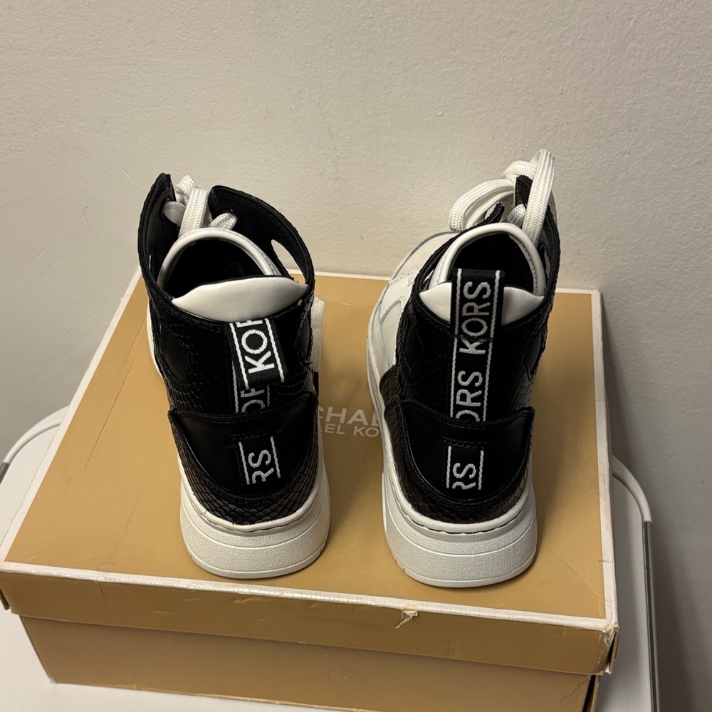 Michael Kors MATSON Monochrome Women Lace up High Top Sneakers, very comfy. - Picture 5 of 8